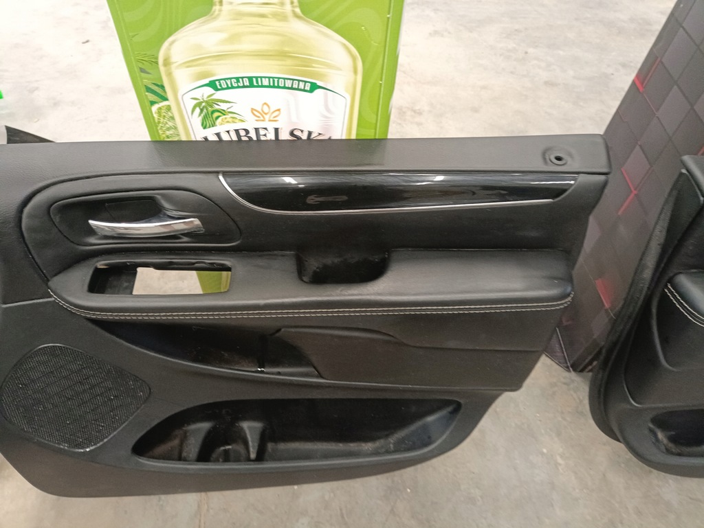 фото №8, Dodge grand caravan обшивка дверь перед