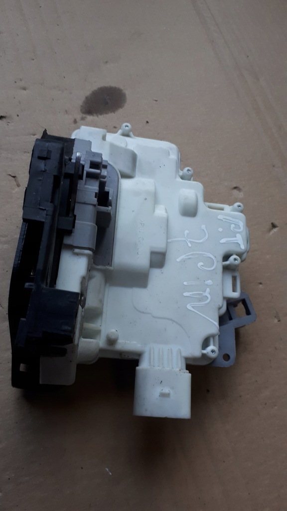 фото №1, A4 b8 s4 замок дверь правый задняя 7 a5