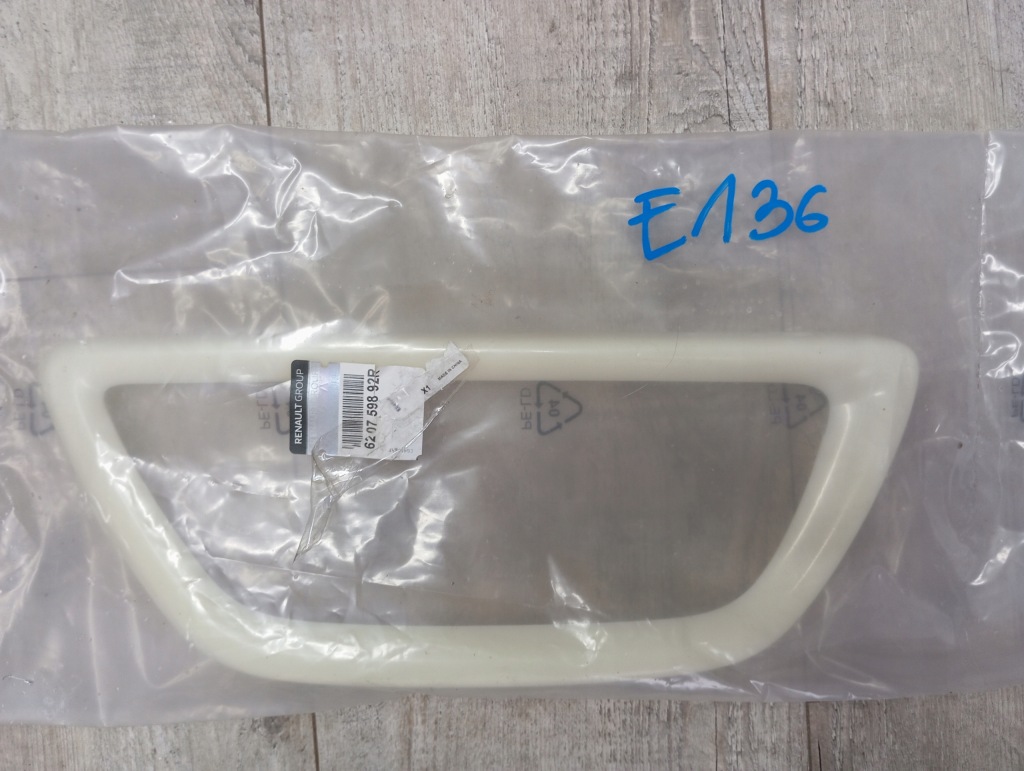 фото №1, Решётка рамка противотуманной фары левая renault captur nowa оригинал