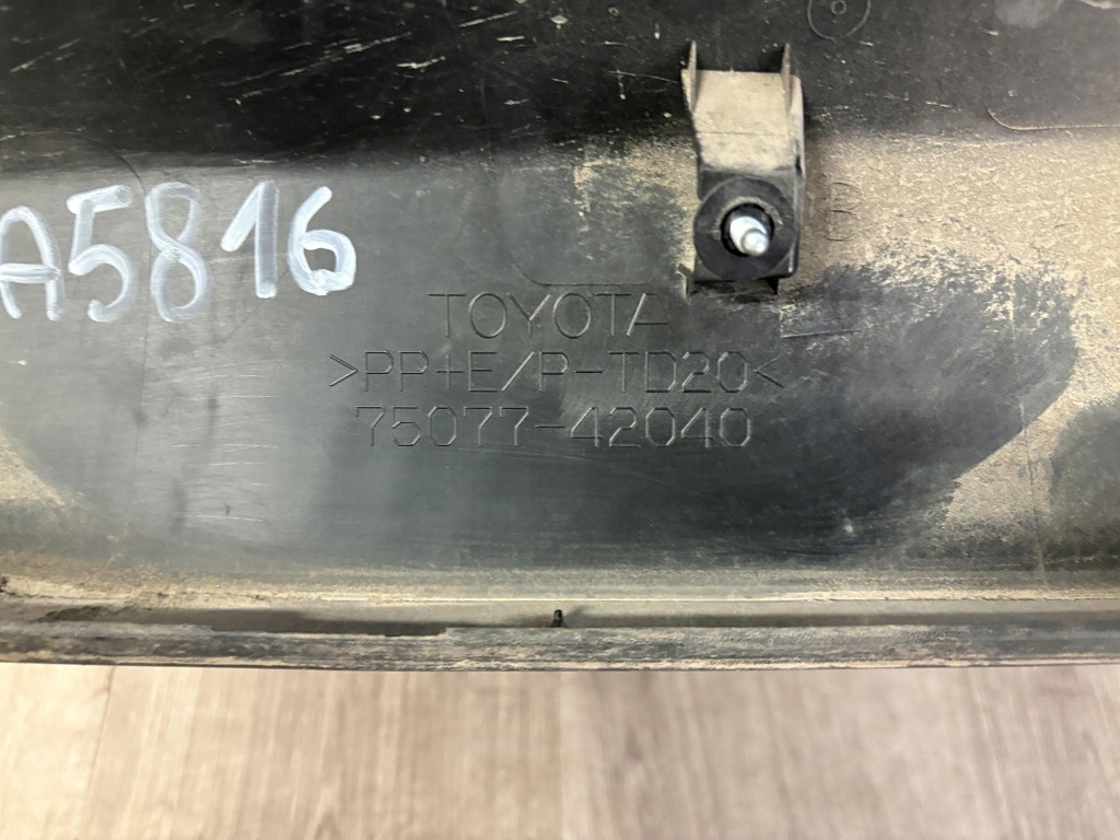 Toyota rav4 v накладка  дверь правый  задний 75077-42040 rav4 v с Разборки