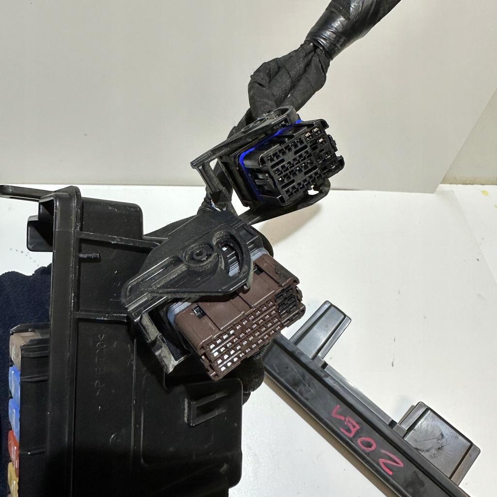 фото №6, Renault zoe корпус корпус запобіжники коробка