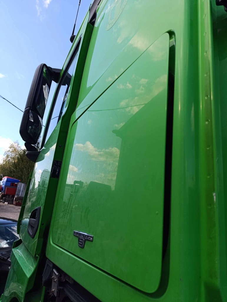 фото №2, Левая дверь крышка багажника бардачка mercedes actros mp4