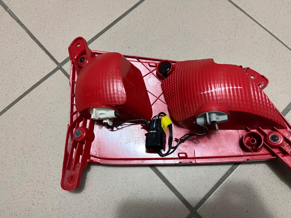 фото №12, Hyundai kona лампа w бампер задня задня права