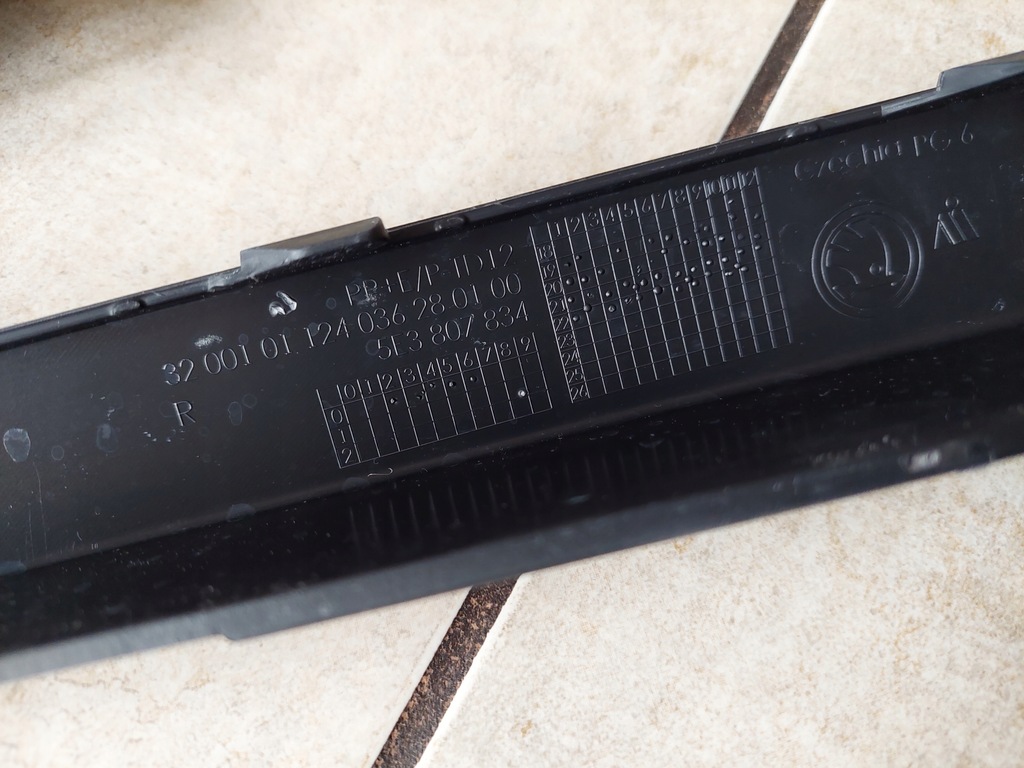 фото №11, Решётка бампера - направляющая - молдинг - правая - skoda octavia iv - 5e3 - 2020