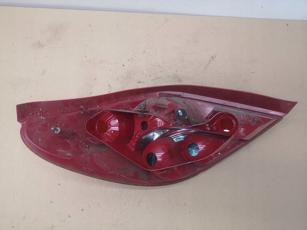 фото №11, Лампа задня права peugeot 207 cc cabrio 06-09