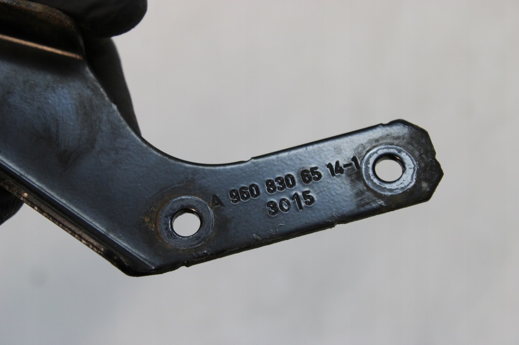 фото №4, Mercedes actros mp4 кронштейн задние кабины a9608306514