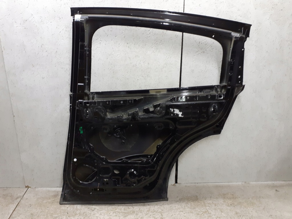 Двері задня задні праве tesla model x 2015- Зі Шроту