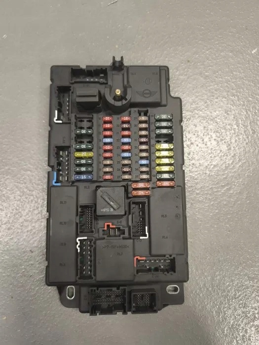 Модуль предохранителей 3450824 mini one r56 r57 Цена