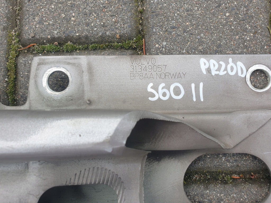 фото №7, Volvo оригінальний номер 31349057 балка бампера