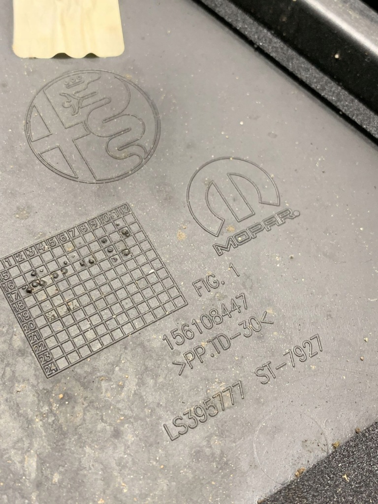 Купить 2019 alfa romeo stelvio uszczelka/przesłona стекло передней 156108447