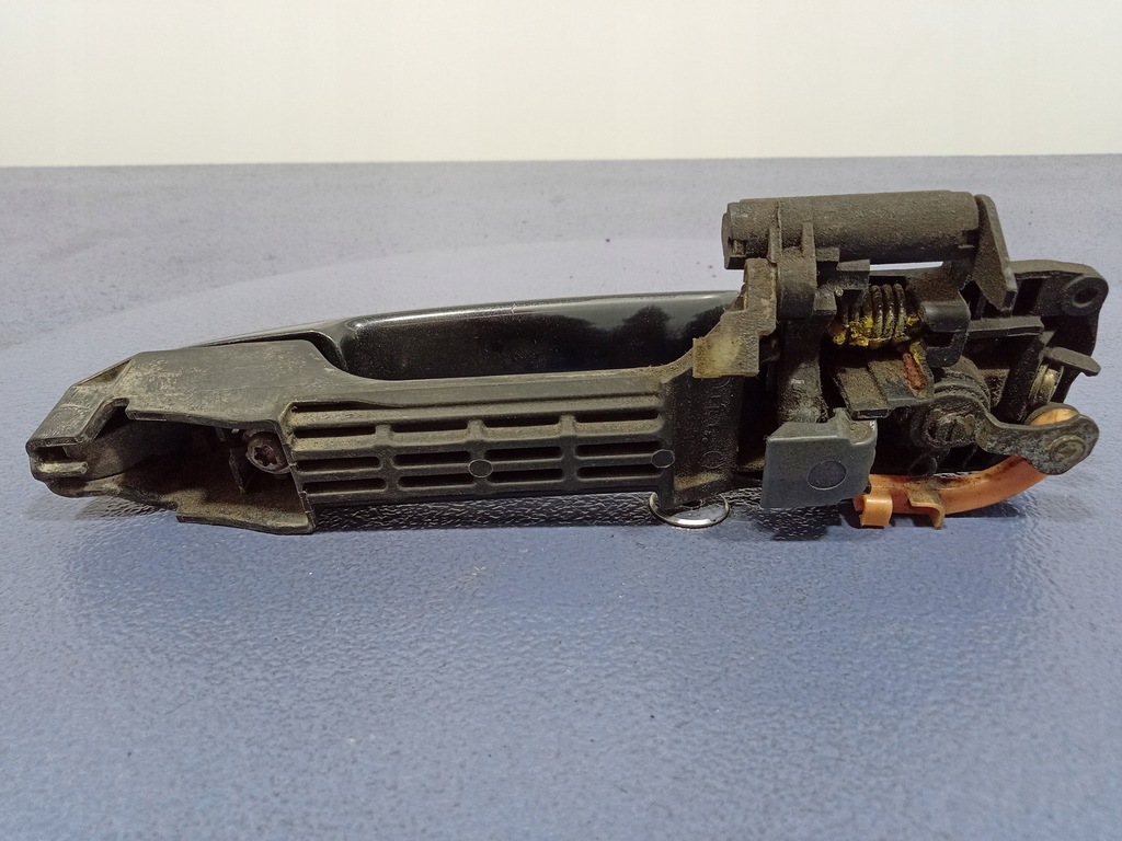 фото №3, Toyota avensis verso ручка дверь перед правая 1e2