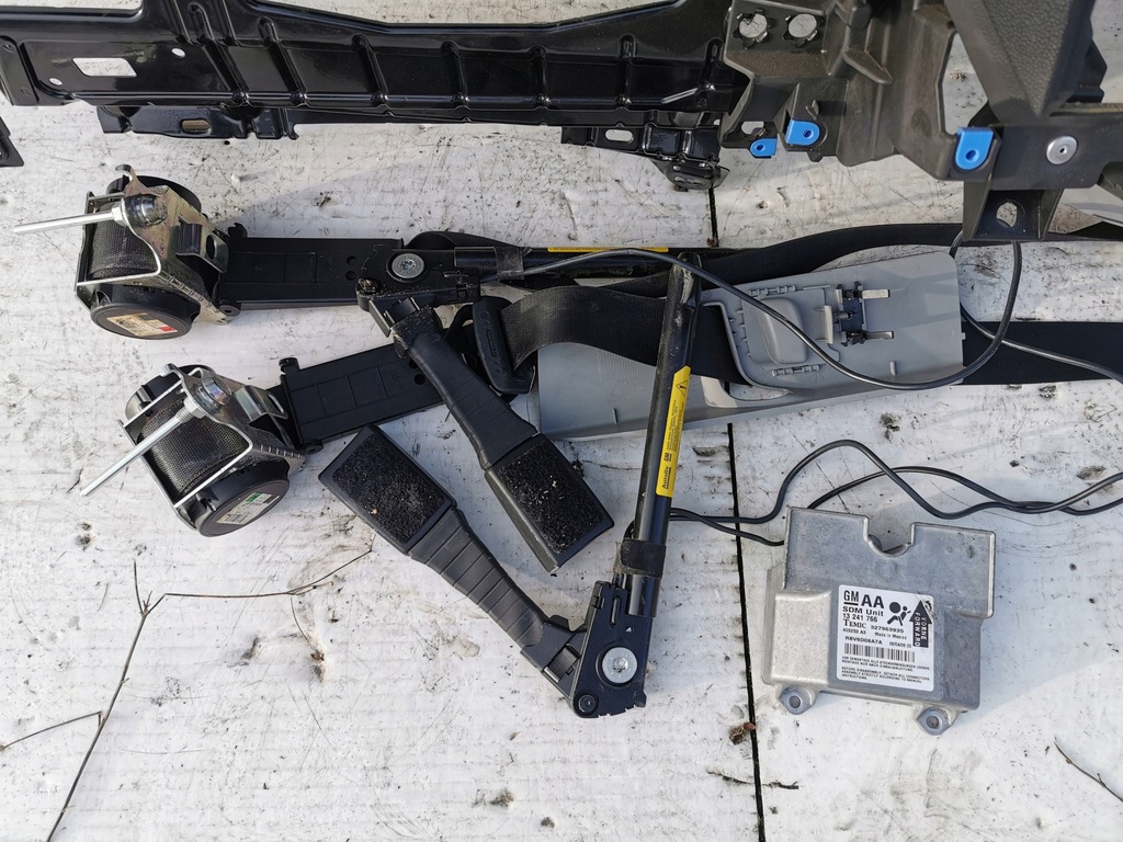 фото №8, Приборная панель консоль подушки безопасности ремни натяжители opel zafira