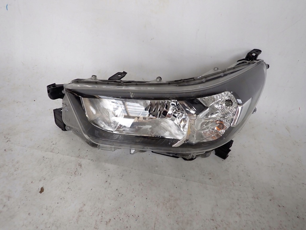 фото №1, Toyota hilux viii lift 20- лампа ліва перед передня