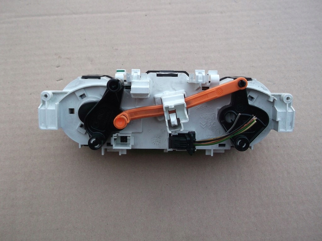 фото №10, Панель кондиционера peugeot 2008 96722483zd