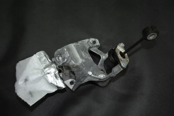 фото №1, Кронштейн двигуна кронштейн audi q7 4m0199807af