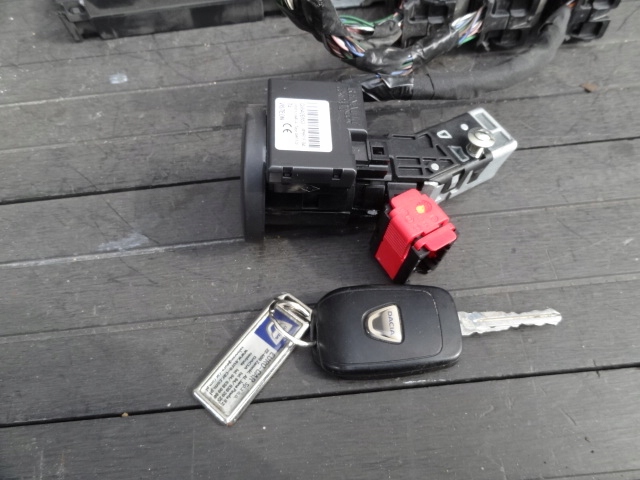 фото №7, Dacia logan 19r 1,0 sce бортовой компьютер набор 237108697r