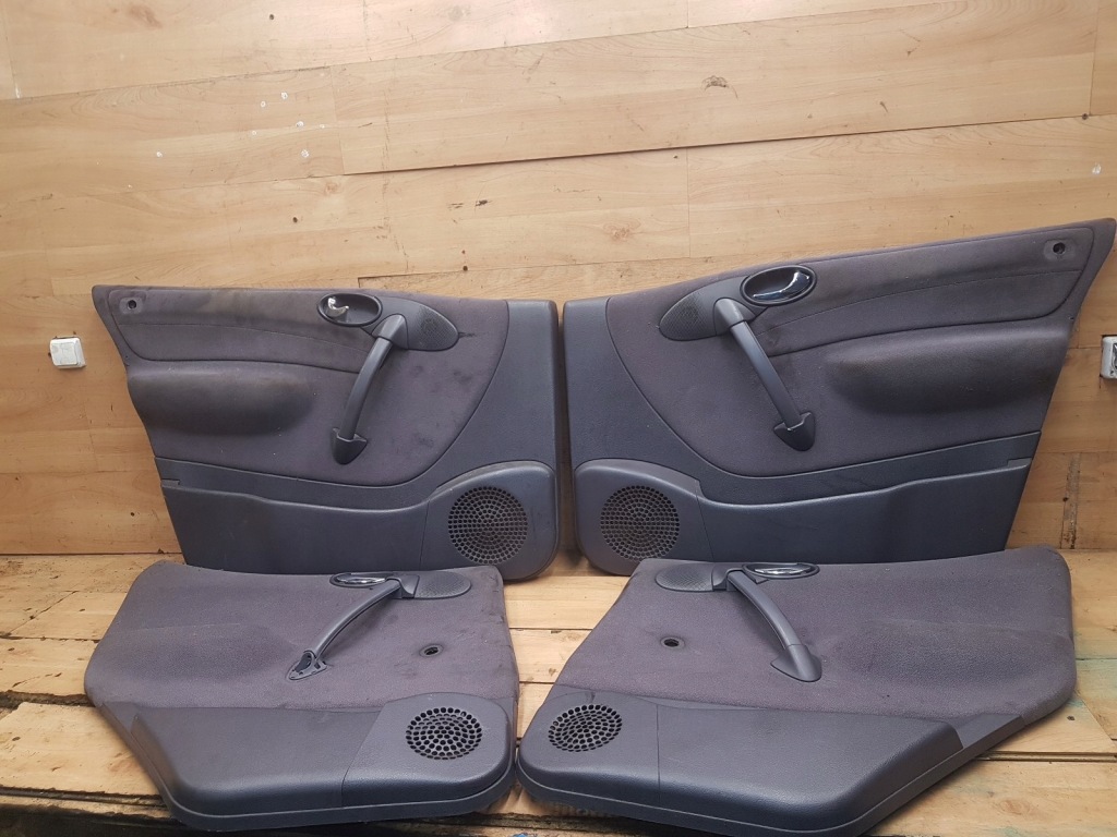 Купить Обшивка обивка дверь перед задний  комплект  mercedes w168