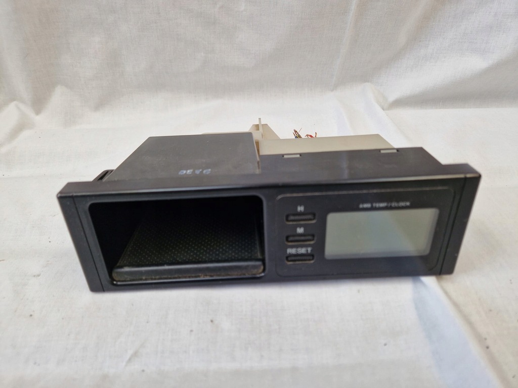 фото №1, Mazda 323 годинник бардачок 98-01r