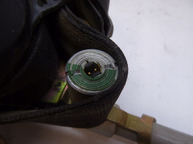 W126 ремень безопасности перед правая  натяжитель с Разборки