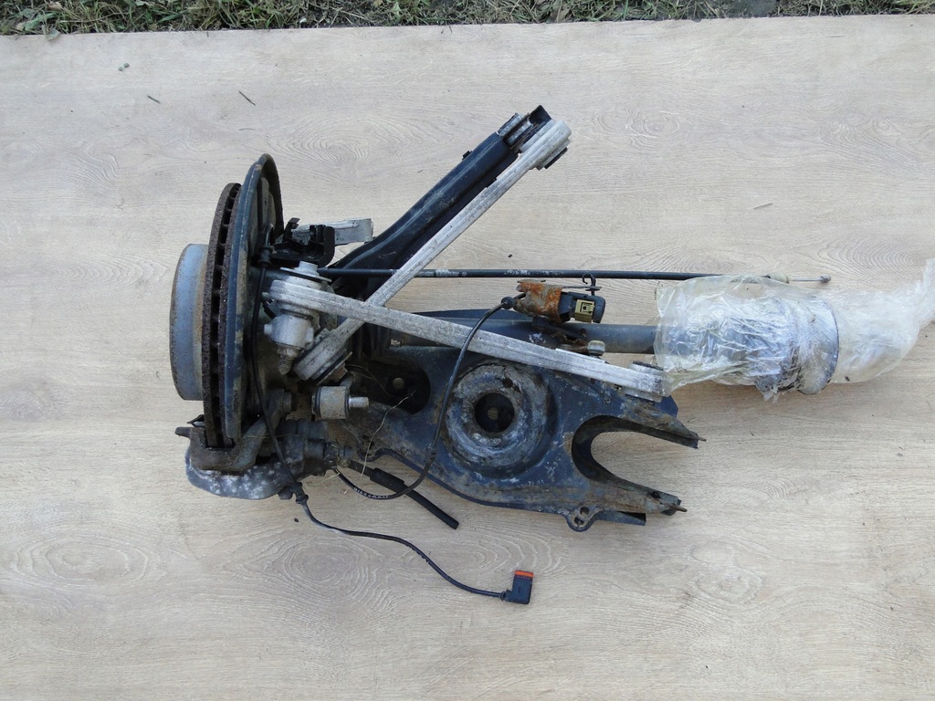 фото №1, Mercedes w218 w212 поворотний кулак задня ліва