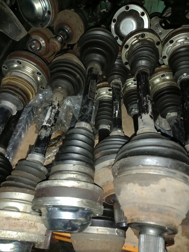 фото №1, Vw caddy 2k5 приводной вал левая 2k0407271a