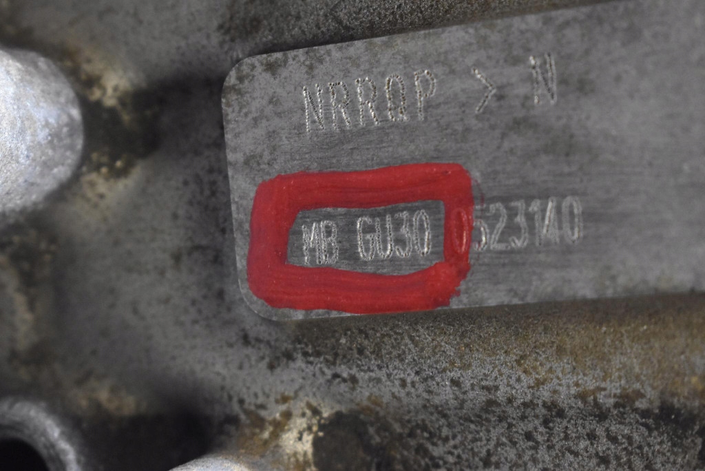 Блок низ  двигателя wał mbgu30 peugeot 207 1 1 1.6 vti 120km 06-09 Киев