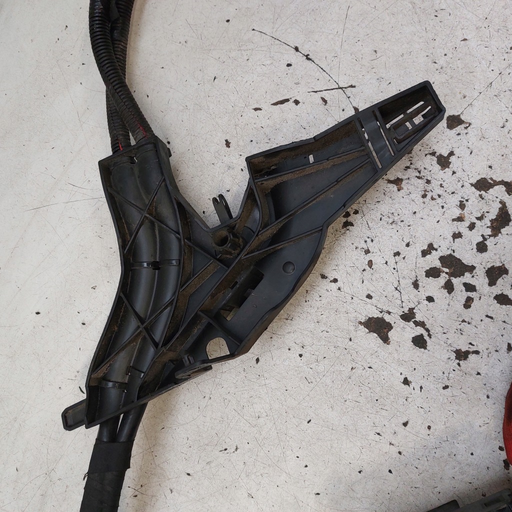 Купить Volvo v40 2 d4 2,0d v42 провода клемма аккумулятор 31409547 e03632100