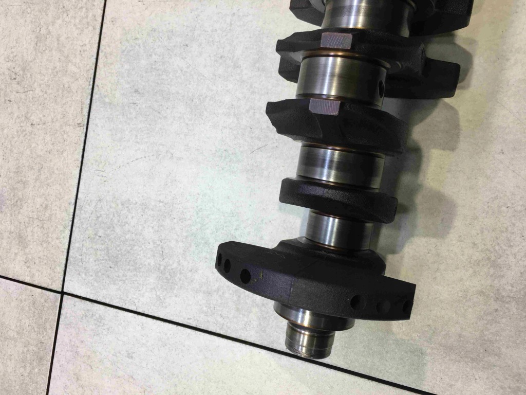 Wał коленчатый audi a4 b5 1.6 adp 050105189 Доставка