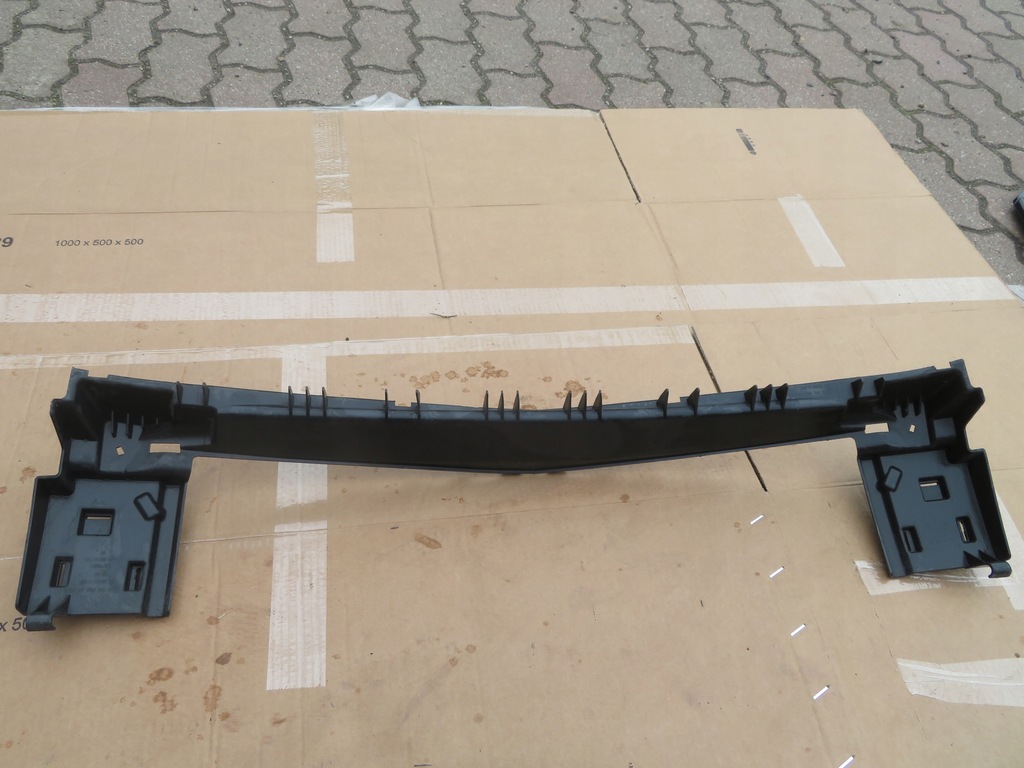 фото №1, Mercedes a klasa w176 направляющая бампер перед