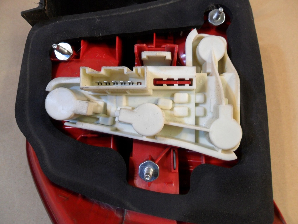 фото №16, Bmw 3 e90 sedan 6937458 led лампа права задня задня