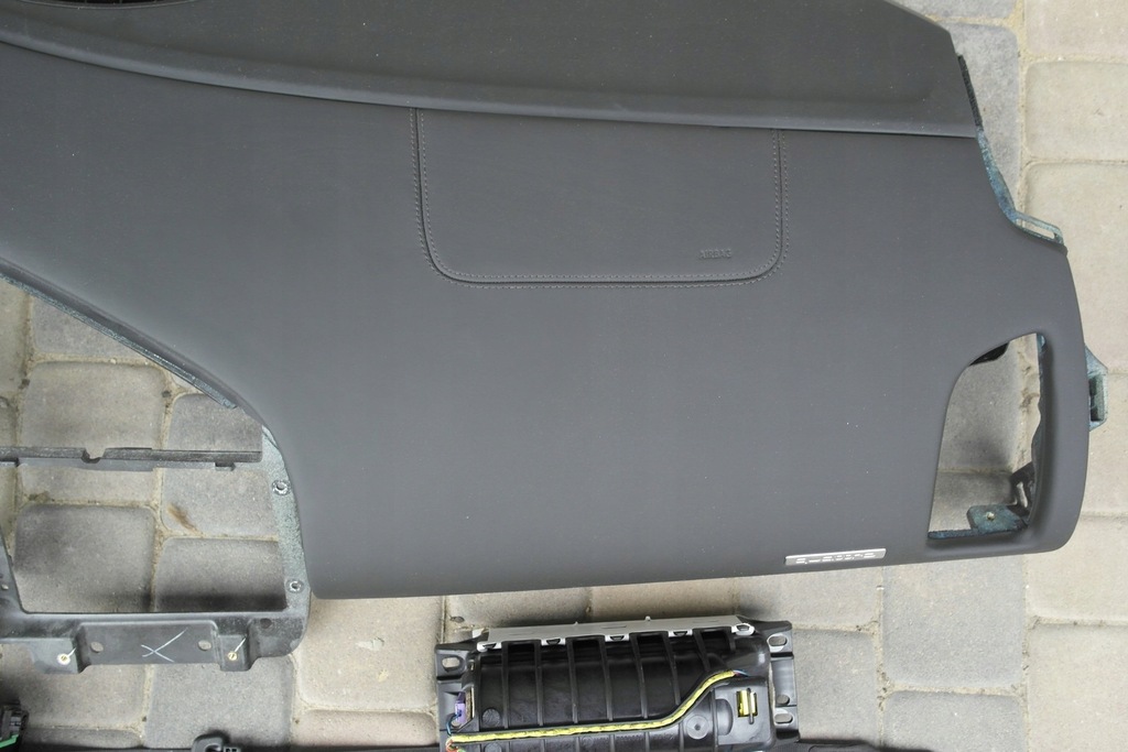 фото №2, Audi r8 r 8 приборная панель приборная панель полка pulpit подушка безопасности ремни