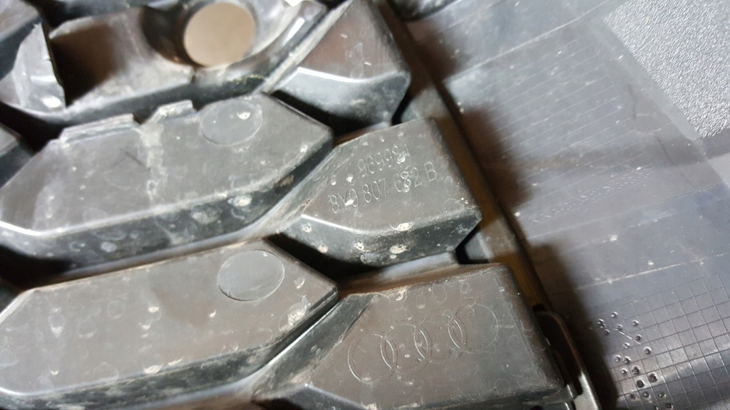 Ґрати бампера передній audi a3 8y0807681b/682b Доставка