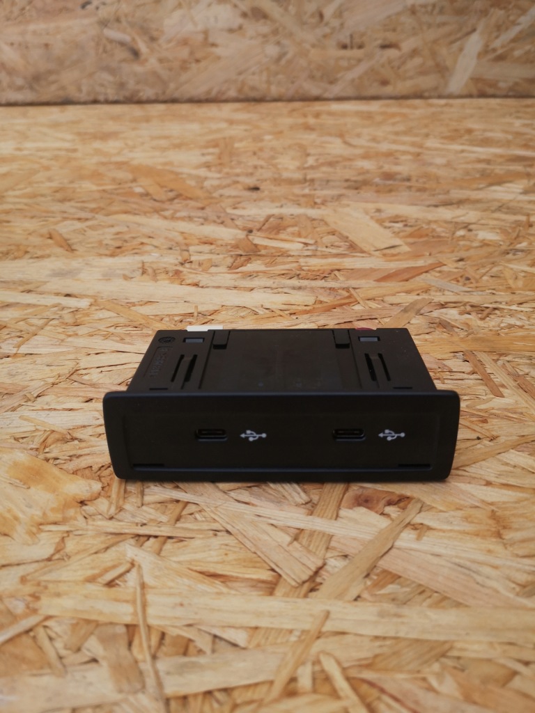 фото №1, Mercedes w290 port usb разъём usb a2478204002