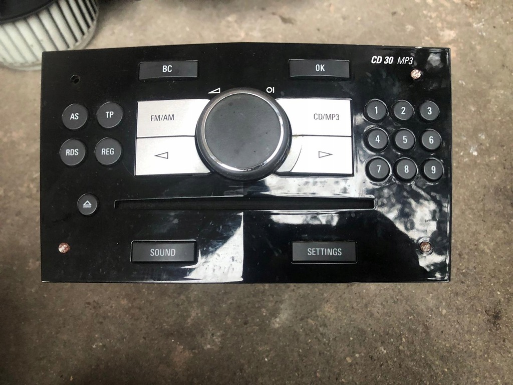 фото №1, Opel радіо заводський cd30 mp3 opel astra h zafira b 13289935 з код !