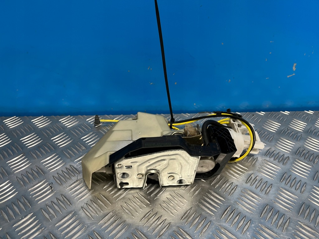 фото №1, Mercedes w220 замок дверь правый задняя 2207304035