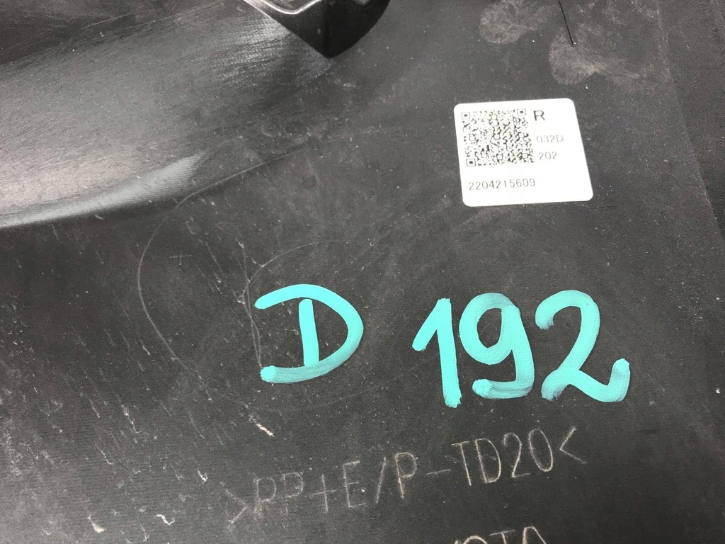 фото №9, Toyota bz4x левый уголок бампера заднего 52162-42460