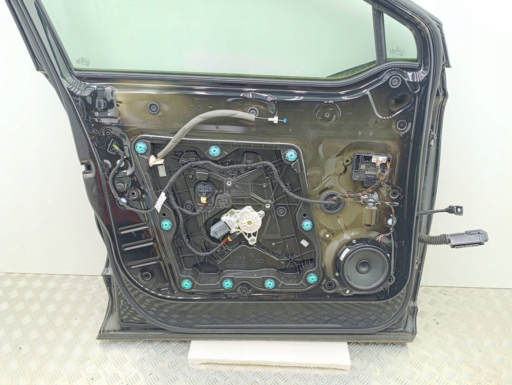 фото №12, Audi q4 sportback e-tron 2022 левая сторона дверь передние