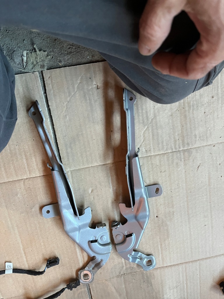 фото №1, Петля капот левый citreon ds3 crossback 19-