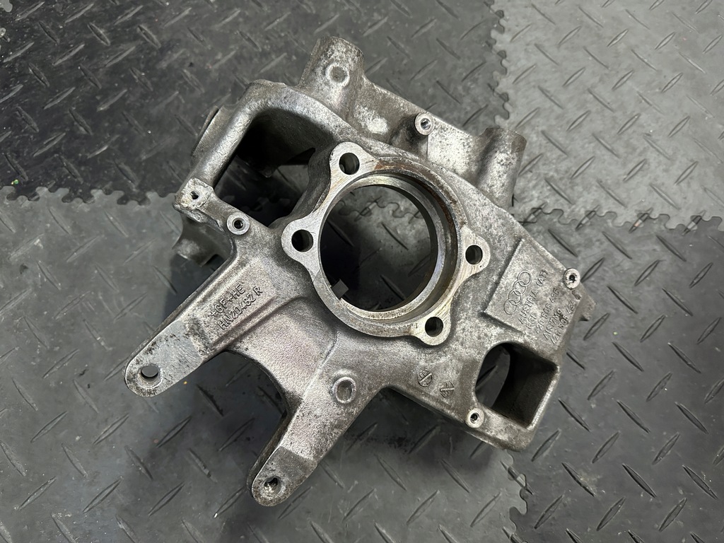 фото №1, Audi r8 v8 v10 420 поворотный кулак правая задняя