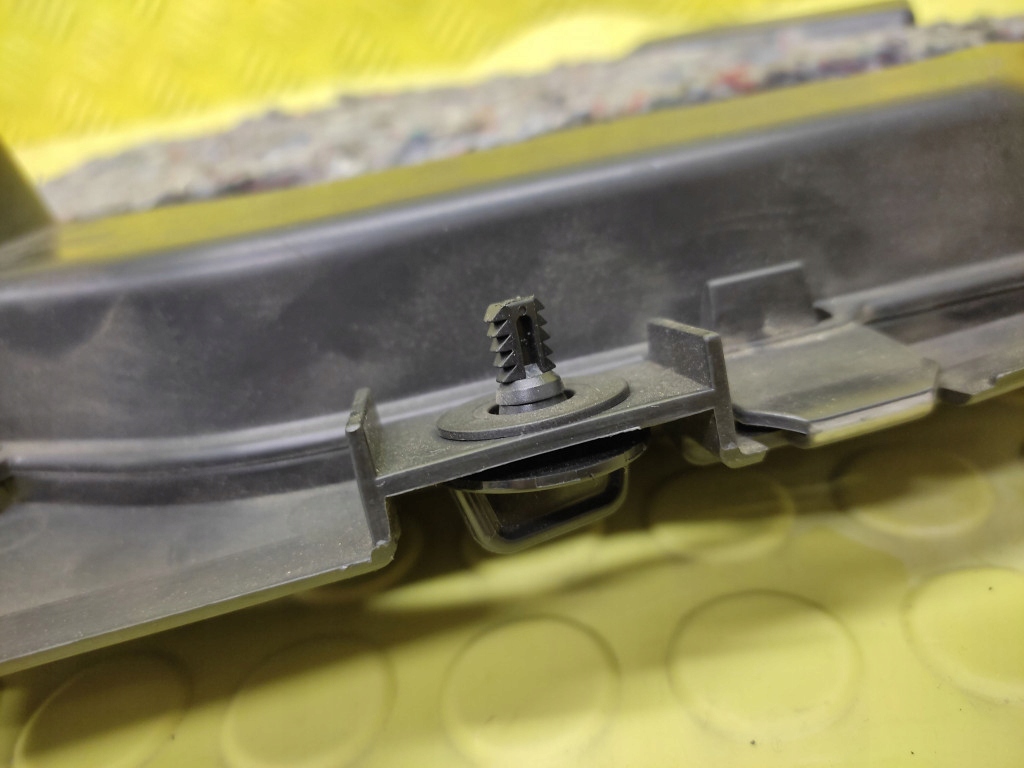 фото №5, Citroen c5 iii защита консоли правая 9682432580