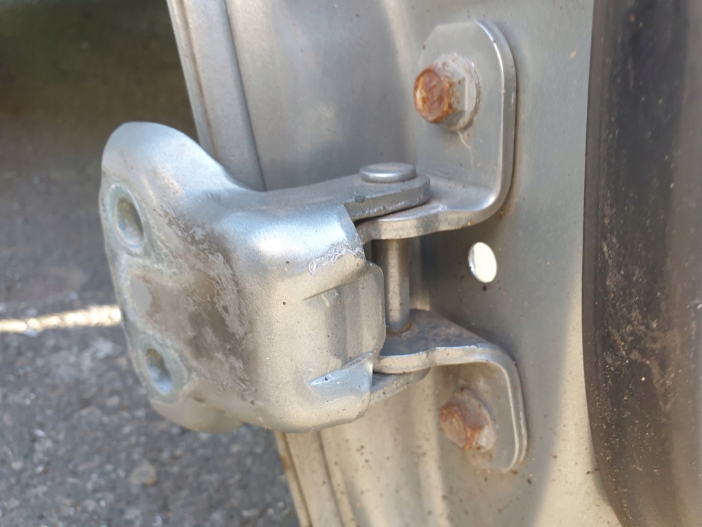 фото №11, Петля с дверь правый перед toyota yaris ii оригинальный номер