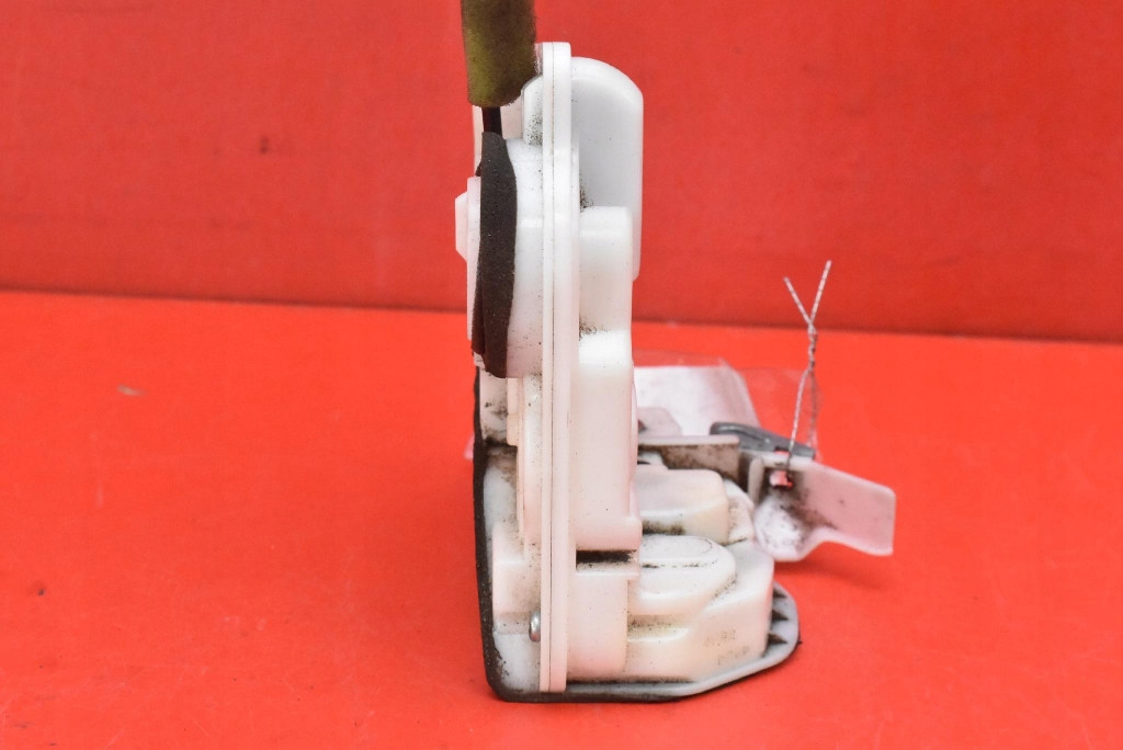 фото №2, Замок дверь правый задняя задний f96-g01-r2 mazda cx-5 1 i 12-17