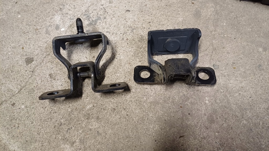 фото №1, Peugeot 308 ii t9 kombi петля крышки