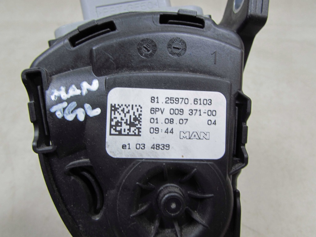 Man tgl tgm tga 8-180 07-12 педаль потенціометр газу 81259706103 Недорого