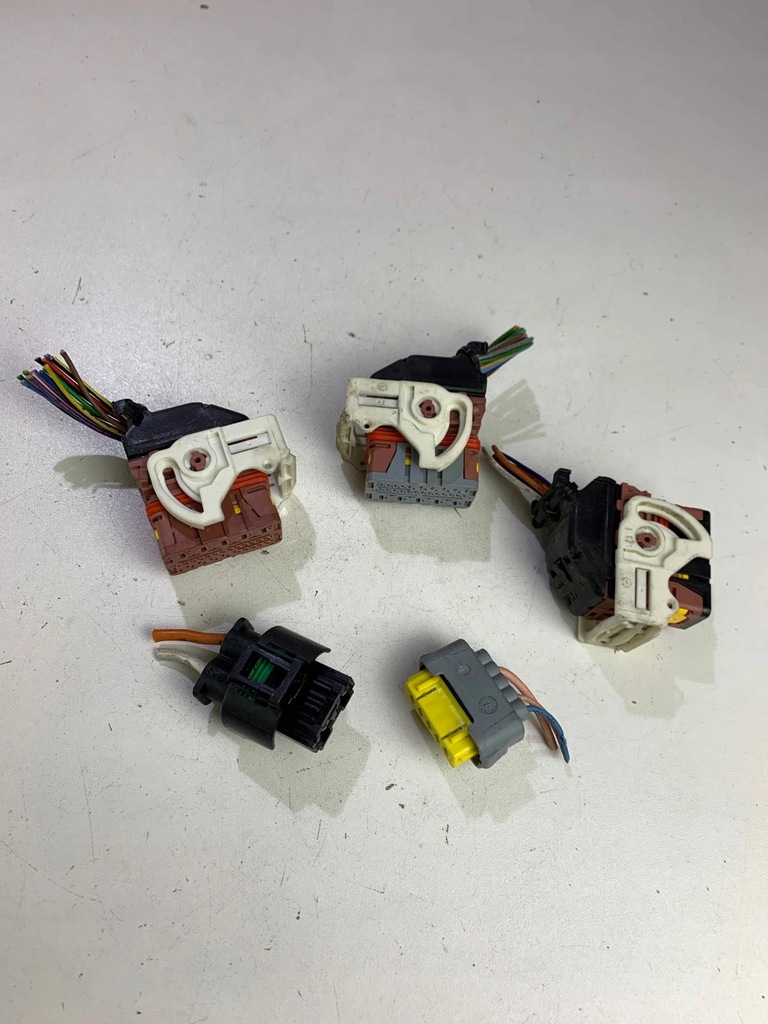 фото №9, Разъёмы штекер колодка коробка предохранителей bsm r02 citroen c5 iii x7