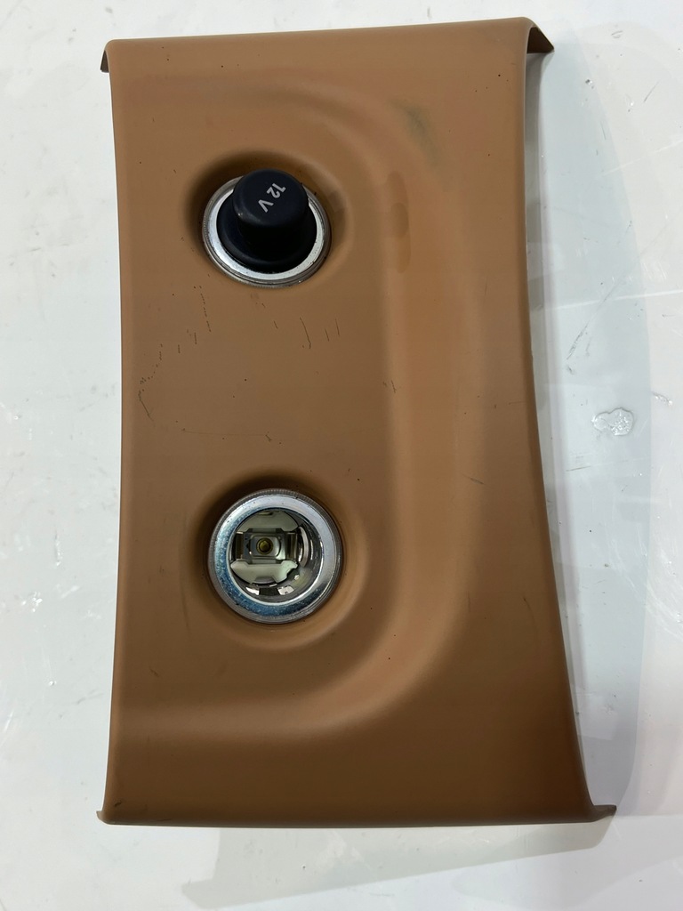 фото №1, Роз'єм прикурювача задня cayenne ii 7p 7p5863440 колір cognac