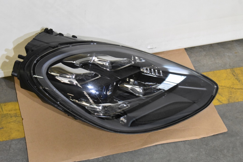 фото №1, Idealna kpl. лампа перед передняя правая matrix porsche panamera 971 1