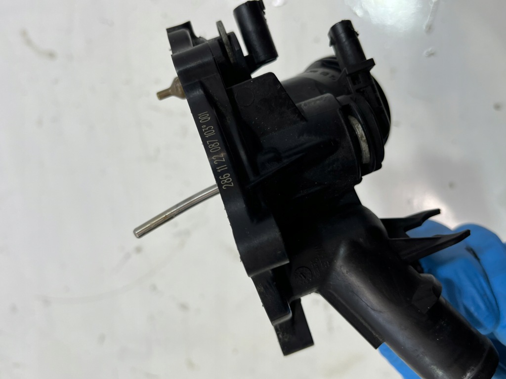 фото №5, Корпус термостата mercedes w204 1.8 cgi