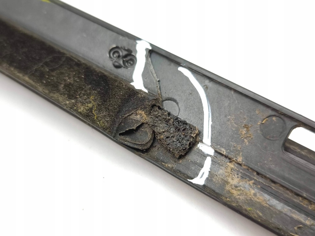 фото №16, Peugeot 2008 ii 2021 молдинг скло задній