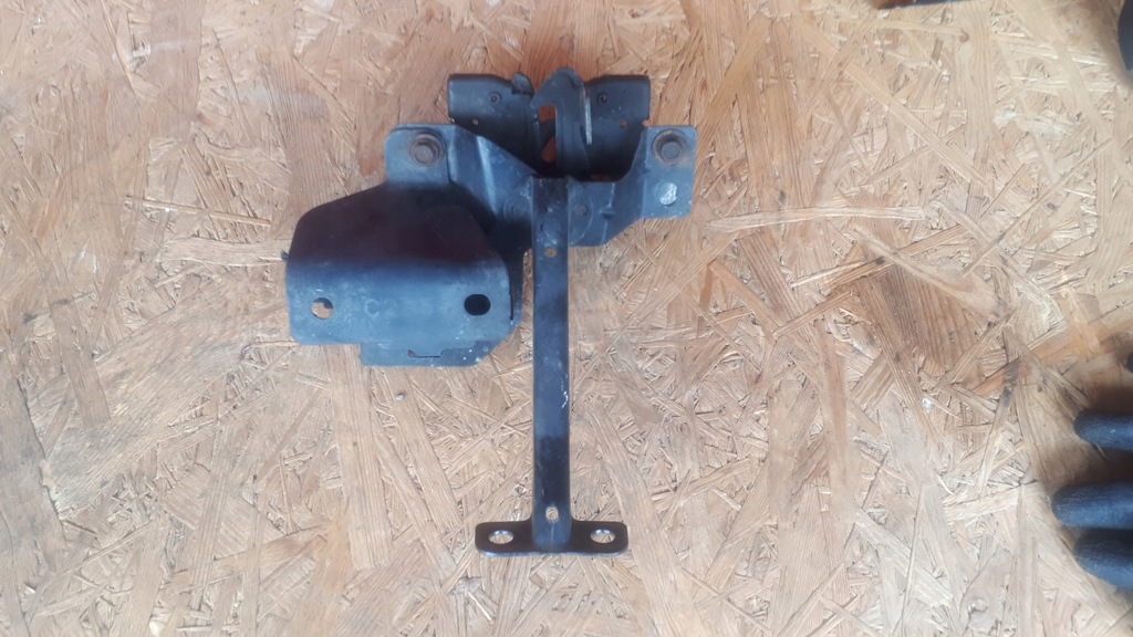 фото №1, Кронштейн замок капот перед mazda 5 cr 03-10r